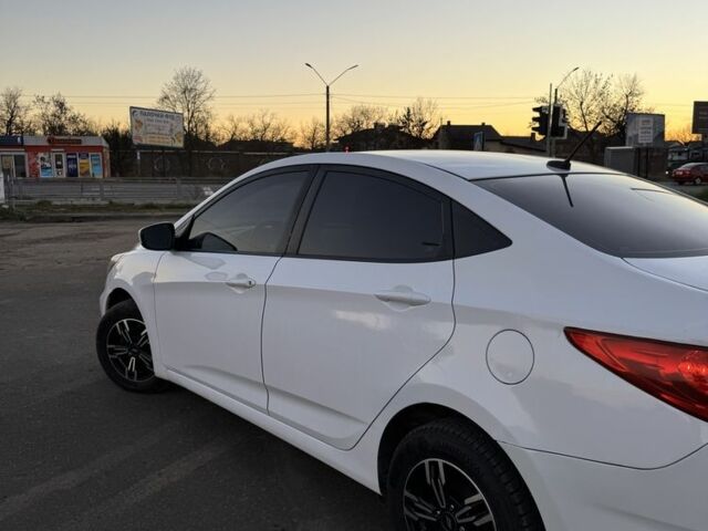 Белый Хендай Акцент, объемом двигателя 1.6 л и пробегом 165 тыс. км за 7400 $, фото 5 на Automoto.ua