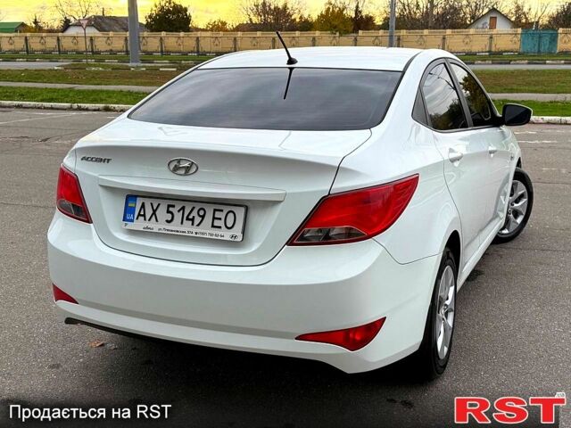 Білий Хендай Акцент, об'ємом двигуна 1.4 л та пробігом 64 тис. км за 12800 $, фото 5 на Automoto.ua