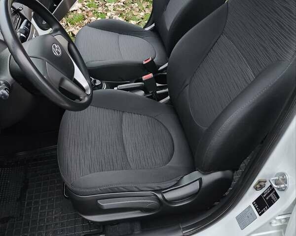 Белый Хендай Акцент, объемом двигателя 1.4 л и пробегом 92 тыс. км за 9499 $, фото 10 на Automoto.ua