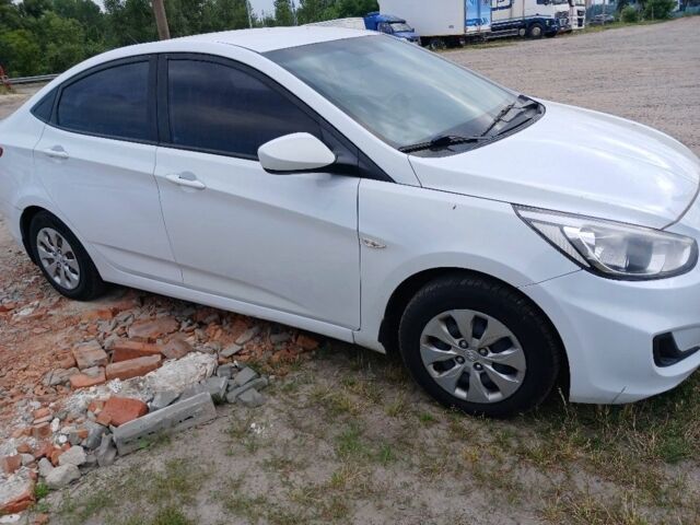 Белый Хендай Акцент, объемом двигателя 1.4 л и пробегом 217 тыс. км за 5750 $, фото 2 на Automoto.ua