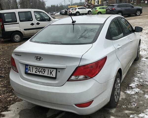 Белый Хендай Акцент, объемом двигателя 1.6 л и пробегом 80 тыс. км за 9500 $, фото 3 на Automoto.ua