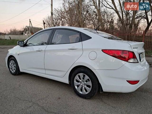 Белый Хендай Акцент, объемом двигателя 1.4 л и пробегом 199 тыс. км за 6900 $, фото 10 на Automoto.ua