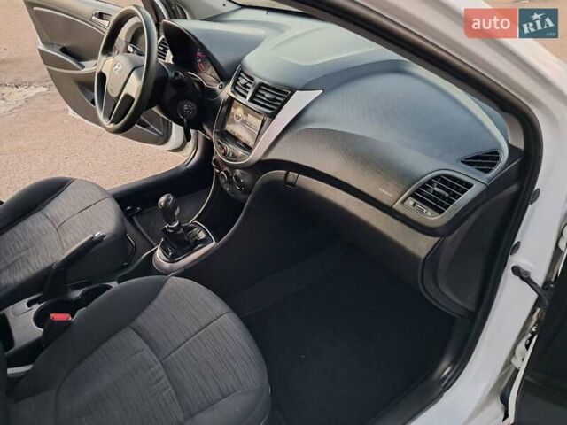 Белый Хендай Акцент, объемом двигателя 1.4 л и пробегом 199 тыс. км за 6900 $, фото 17 на Automoto.ua