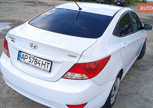Белый Хендай Акцент, объемом двигателя 1.4 л и пробегом 220 тыс. км за 6500 $, фото 4 на Automoto.ua