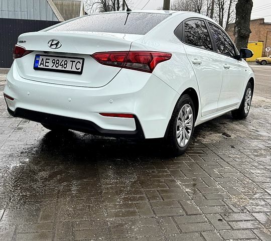 Белый Хендай Акцент, объемом двигателя 1.4 л и пробегом 128 тыс. км за 9800 $, фото 1 на Automoto.ua