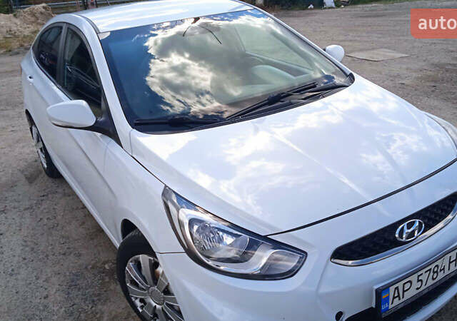 Белый Хендай Акцент, объемом двигателя 1.4 л и пробегом 220 тыс. км за 6500 $, фото 2 на Automoto.ua