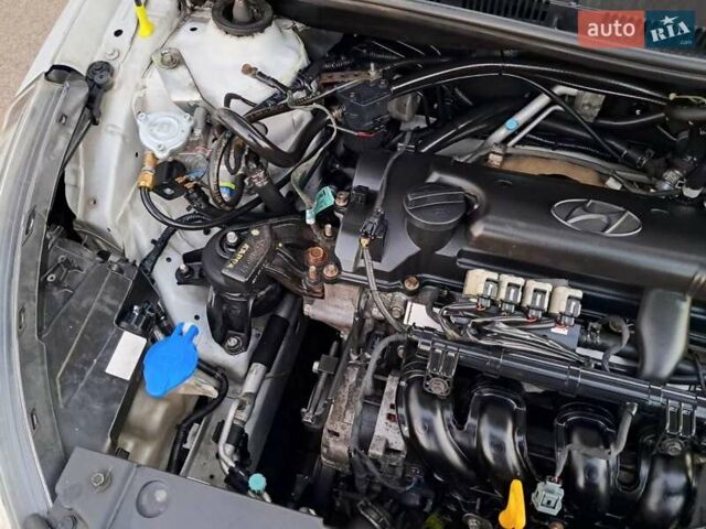 Белый Хендай Акцент, объемом двигателя 1.4 л и пробегом 199 тыс. км за 6900 $, фото 26 на Automoto.ua