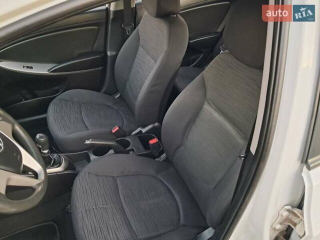 Белый Хендай Акцент, объемом двигателя 1.4 л и пробегом 199 тыс. км за 6900 $, фото 18 на Automoto.ua