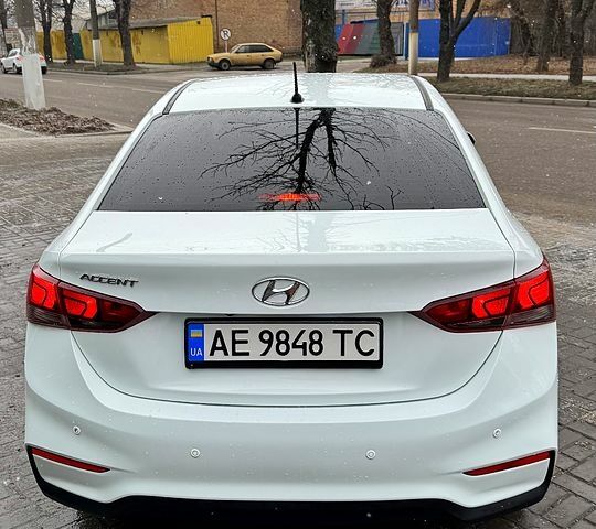 Белый Хендай Акцент, объемом двигателя 1.4 л и пробегом 128 тыс. км за 9800 $, фото 3 на Automoto.ua