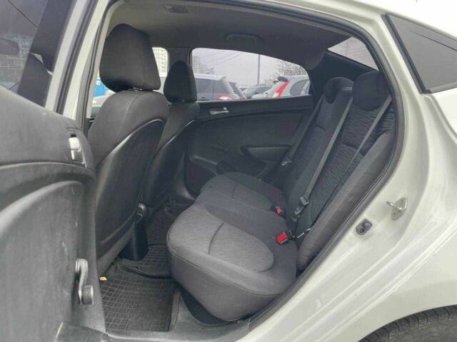 Белый Хендай Акцент, объемом двигателя 1.4 л и пробегом 208 тыс. км за 5990 $, фото 8 на Automoto.ua