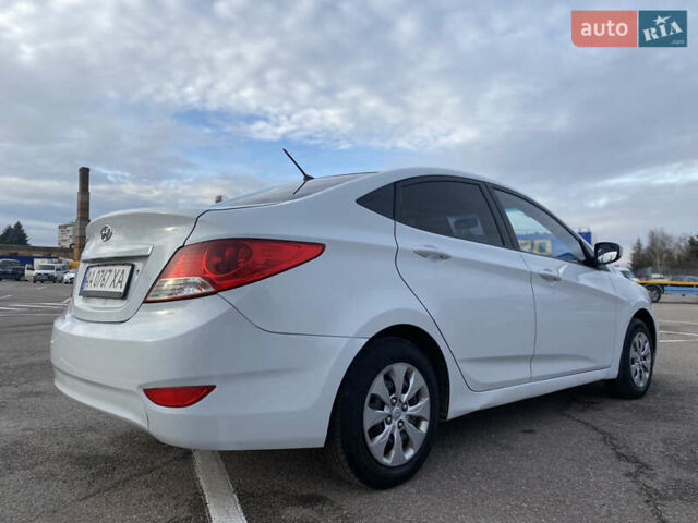 Білий Хендай Акцент, об'ємом двигуна 1.37 л та пробігом 200 тис. км за 6000 $, фото 7 на Automoto.ua