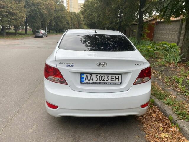 Белый Хендай Акцент, объемом двигателя 1.6 л и пробегом 185 тыс. км за 8600 $, фото 5 на Automoto.ua