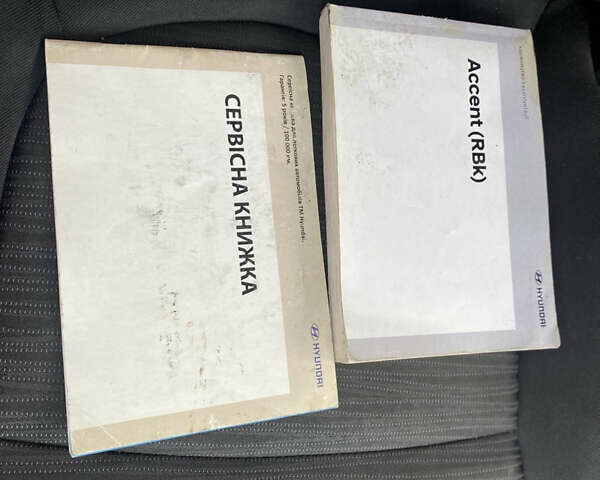 Білий Хендай Акцент, об'ємом двигуна 1.37 л та пробігом 200 тис. км за 6000 $, фото 24 на Automoto.ua