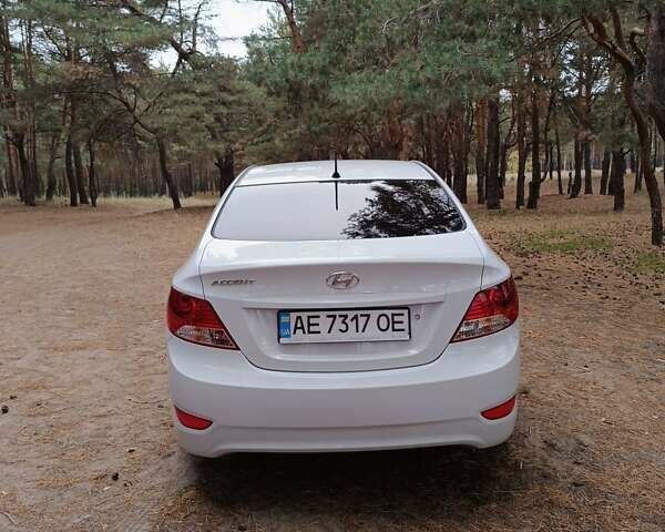 Білий Хендай Акцент, об'ємом двигуна 1.37 л та пробігом 86 тис. км за 9000 $, фото 6 на Automoto.ua