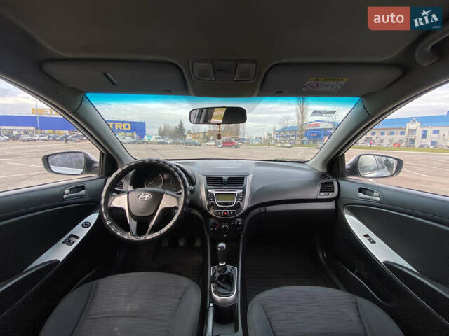 Білий Хендай Акцент, об'ємом двигуна 1.37 л та пробігом 200 тис. км за 6000 $, фото 15 на Automoto.ua