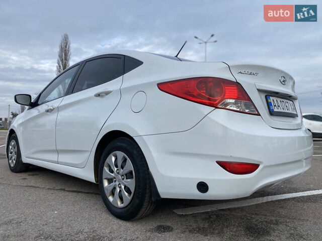 Білий Хендай Акцент, об'ємом двигуна 1.37 л та пробігом 200 тис. км за 6000 $, фото 9 на Automoto.ua