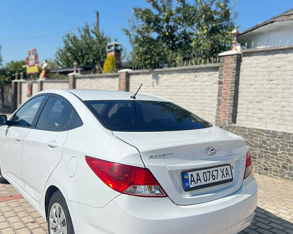 Білий Хендай Акцент, об'ємом двигуна 1.37 л та пробігом 205 тис. км за 6500 $, фото 6 на Automoto.ua