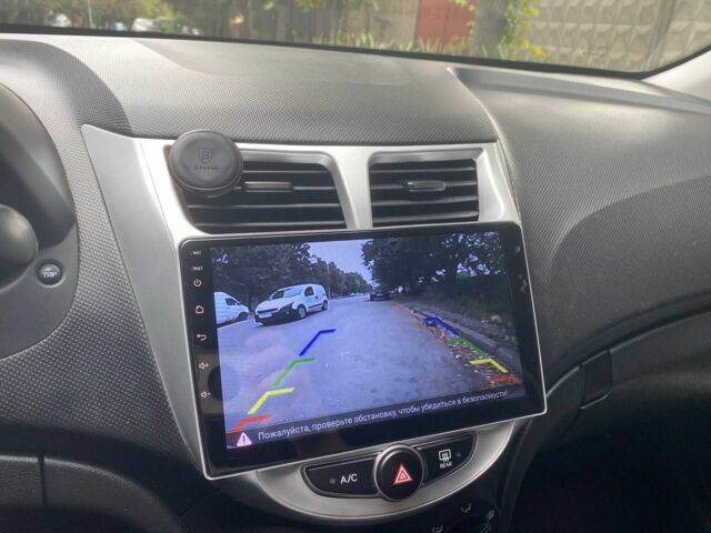 Белый Хендай Акцент, объемом двигателя 1.6 л и пробегом 185 тыс. км за 8600 $, фото 7 на Automoto.ua