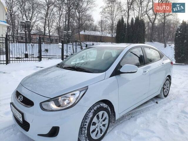Білий Хендай Акцент, об'ємом двигуна 1.37 л та пробігом 61 тис. км за 10500 $, фото 1 на Automoto.ua