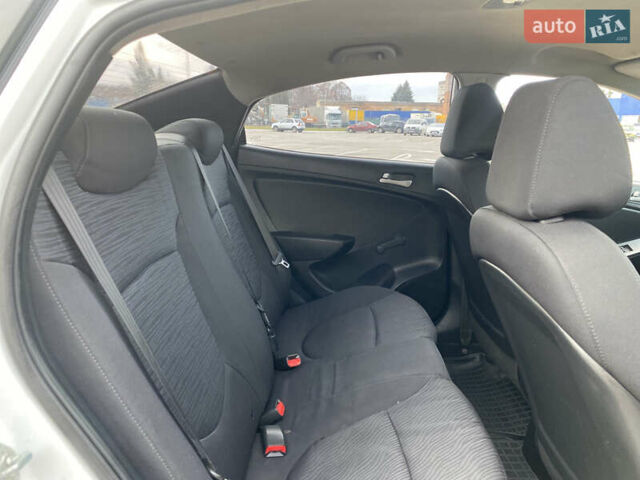 Білий Хендай Акцент, об'ємом двигуна 1.37 л та пробігом 200 тис. км за 6000 $, фото 19 на Automoto.ua