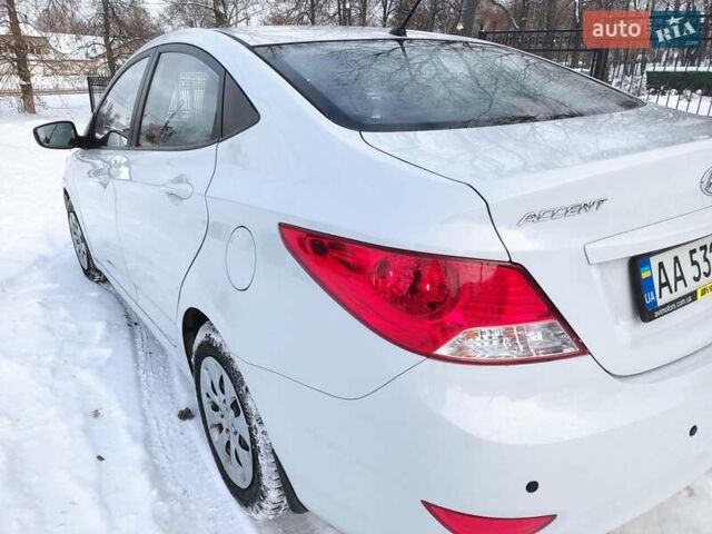 Білий Хендай Акцент, об'ємом двигуна 1.37 л та пробігом 61 тис. км за 10500 $, фото 6 на Automoto.ua