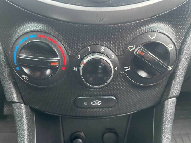 Белый Хендай Акцент, объемом двигателя 1.4 л и пробегом 208 тыс. км за 5990 $, фото 21 на Automoto.ua