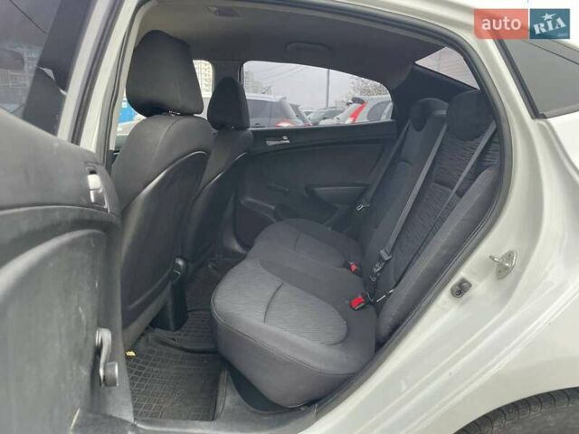 Белый Хендай Акцент, объемом двигателя 1.4 л и пробегом 208 тыс. км за 6990 $, фото 8 на Automoto.ua