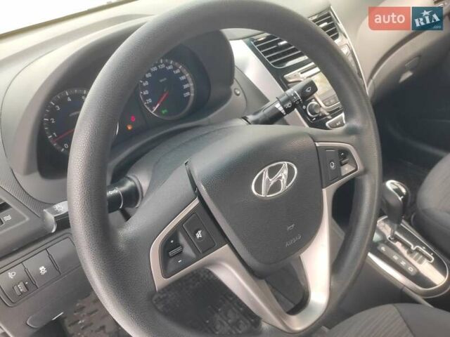 Білий Хендай Акцент, об'ємом двигуна 1.37 л та пробігом 61 тис. км за 10500 $, фото 25 на Automoto.ua