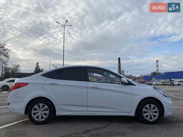 Білий Хендай Акцент, об'ємом двигуна 1.37 л та пробігом 200 тис. км за 6000 $, фото 11 на Automoto.ua