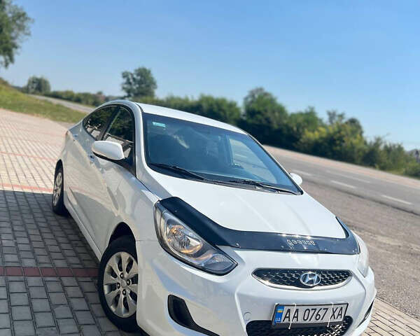 Білий Хендай Акцент, об'ємом двигуна 1.37 л та пробігом 205 тис. км за 6500 $, фото 8 на Automoto.ua