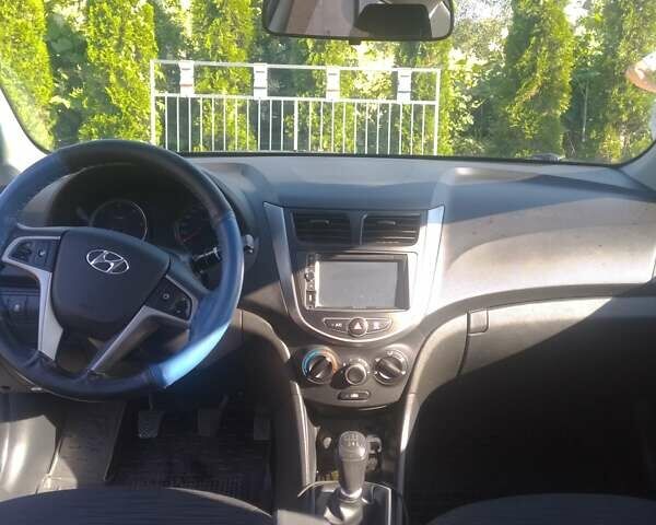 Хендай Акцент 2018 в Надворной на Automoto.ua Белый Хендай Акцент, объемом двигателя 1.58 л и пробегом 79 тыс. км за 11800 $, фото 3 на Automoto.ua