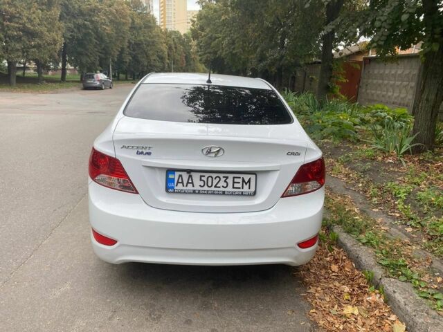 Белый Хендай Акцент, объемом двигателя 1.6 л и пробегом 185 тыс. км за 8600 $, фото 3 на Automoto.ua