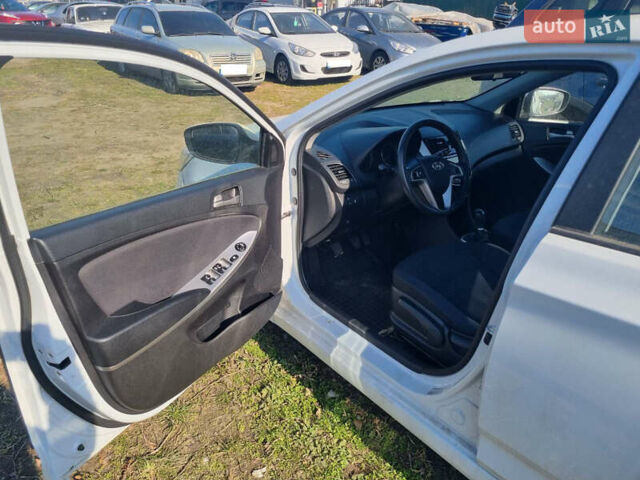 Белый Хендай Акцент, объемом двигателя 1.37 л и пробегом 127 тыс. км за 6200 $, фото 1 на Automoto.ua