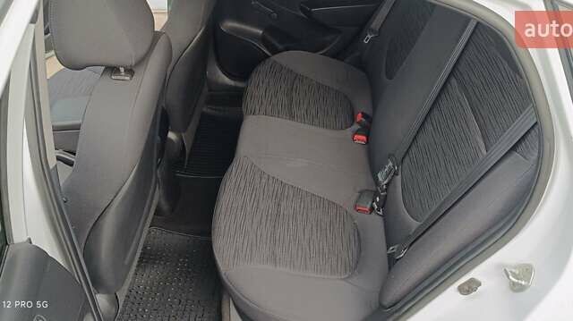 Белый Хендай Акцент, объемом двигателя 1.4 л и пробегом 235 тыс. км за 6400 $, фото 19 на Automoto.ua