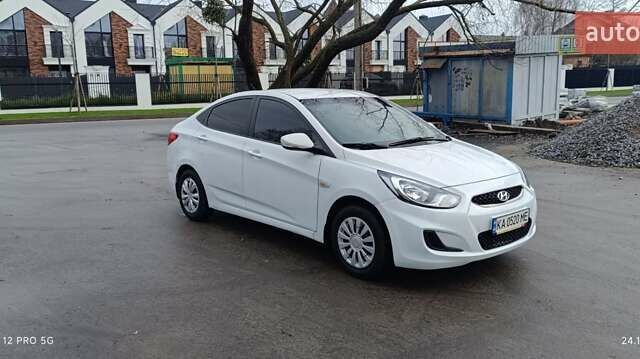 Белый Хендай Акцент, объемом двигателя 1.4 л и пробегом 235 тыс. км за 6400 $, фото 1 на Automoto.ua