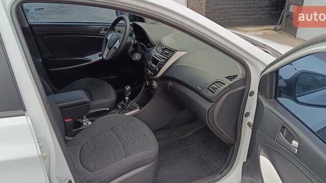 Білий Хендай Акцент, об'ємом двигуна 1.4 л та пробігом 235 тис. км за 6470 $, фото 8 на Automoto.ua
