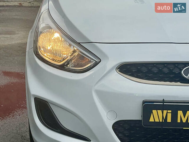 Білий Хендай Акцент, об'ємом двигуна 1.37 л та пробігом 103 тис. км за 9000 $, фото 5 на Automoto.ua