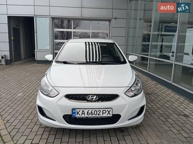 Белый Хендай Акцент, объемом двигателя 1.37 л и пробегом 75 тыс. км за 9100 $, фото 2 на Automoto.ua