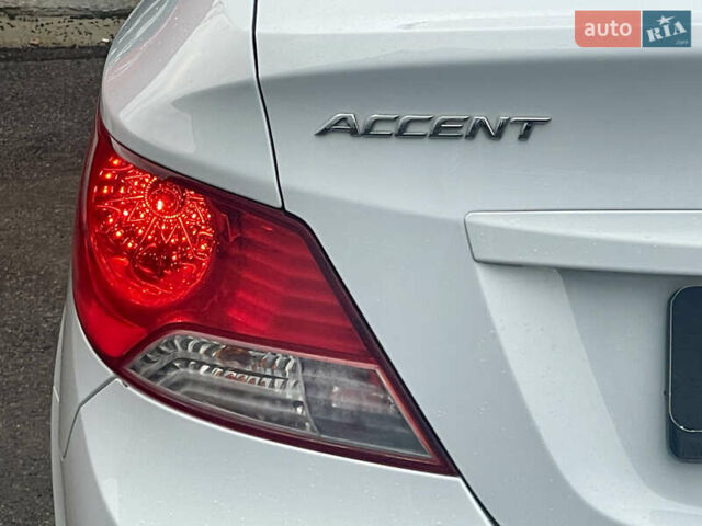 Білий Хендай Акцент, об'ємом двигуна 1.37 л та пробігом 103 тис. км за 9000 $, фото 17 на Automoto.ua