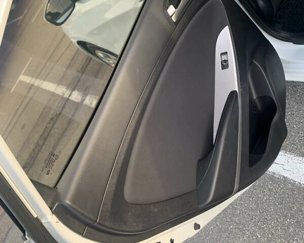 Белый Хендай Акцент, объемом двигателя 1.4 л и пробегом 111 тыс. км за 9500 $, фото 17 на Automoto.ua