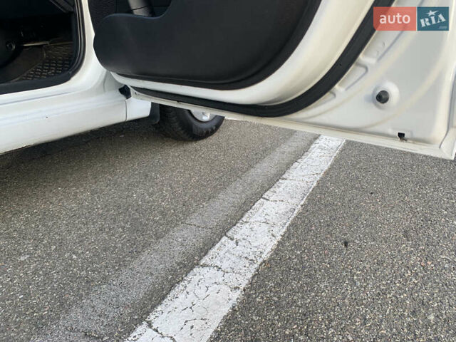 Белый Хендай Акцент, объемом двигателя 1.4 л и пробегом 111 тыс. км за 9500 $, фото 23 на Automoto.ua