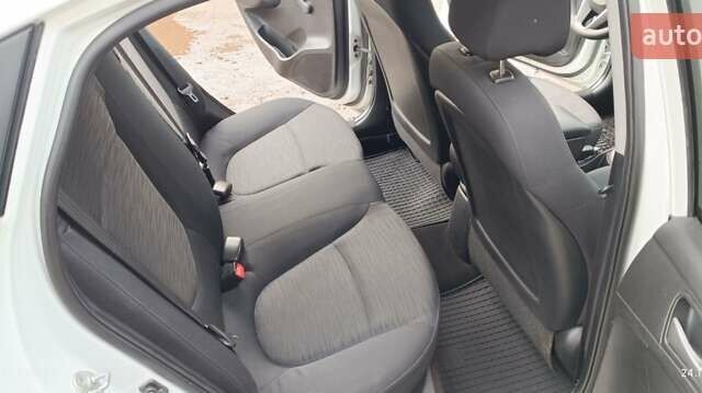 Белый Хендай Акцент, объемом двигателя 1.4 л и пробегом 235 тыс. км за 6400 $, фото 15 на Automoto.ua