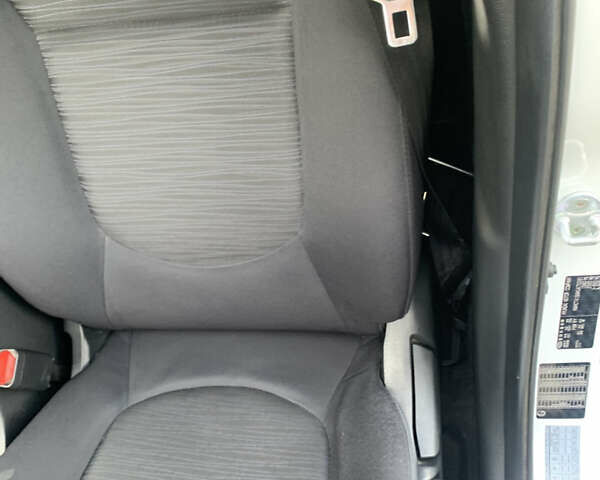 Белый Хендай Акцент, объемом двигателя 1.4 л и пробегом 111 тыс. км за 9500 $, фото 15 на Automoto.ua