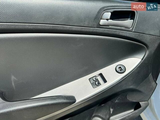 Белый Хендай Акцент, объемом двигателя 1.37 л и пробегом 267 тыс. км за 6990 $, фото 19 на Automoto.ua