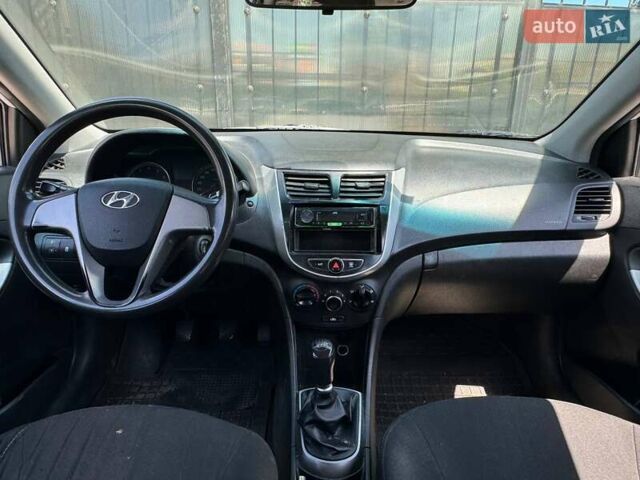 Белый Хендай Акцент, объемом двигателя 1.37 л и пробегом 267 тыс. км за 6990 $, фото 12 на Automoto.ua