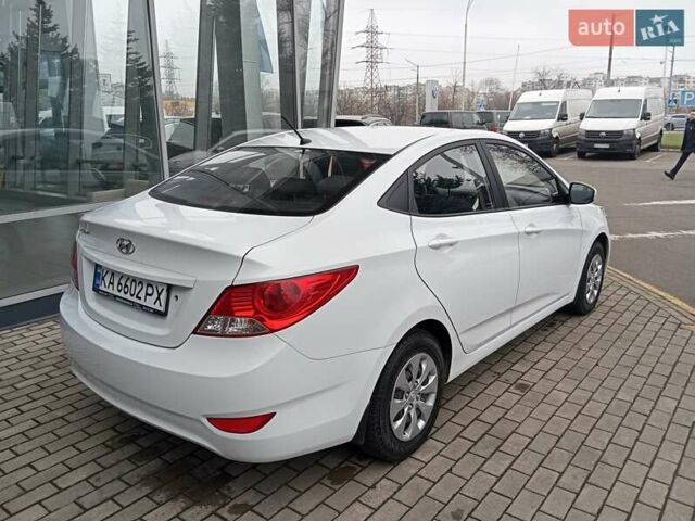 Белый Хендай Акцент, объемом двигателя 1.37 л и пробегом 75 тыс. км за 9100 $, фото 4 на Automoto.ua