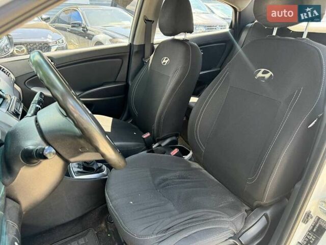 Белый Хендай Акцент, объемом двигателя 1.37 л и пробегом 267 тыс. км за 6990 $, фото 8 на Automoto.ua