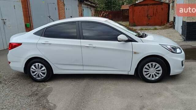 Білий Хендай Акцент, об'ємом двигуна 1.4 л та пробігом 235 тис. км за 6470 $, фото 14 на Automoto.ua