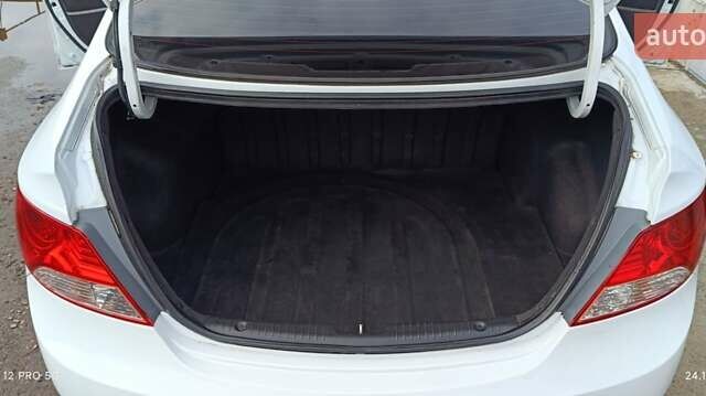 Белый Хендай Акцент, объемом двигателя 1.4 л и пробегом 235 тыс. км за 6400 $, фото 21 на Automoto.ua