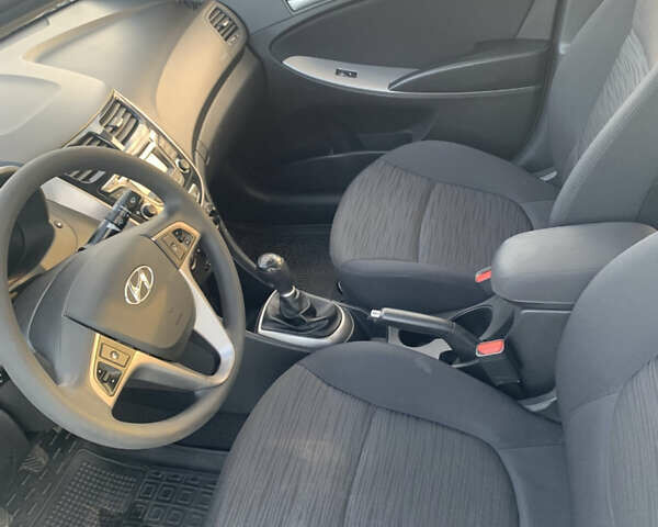 Белый Хендай Акцент, объемом двигателя 1.4 л и пробегом 111 тыс. км за 9500 $, фото 19 на Automoto.ua